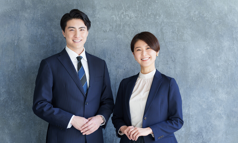男女ペアのトレーナーイメージ
